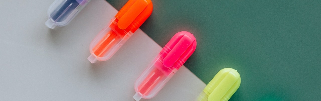 markers of different colours on a table