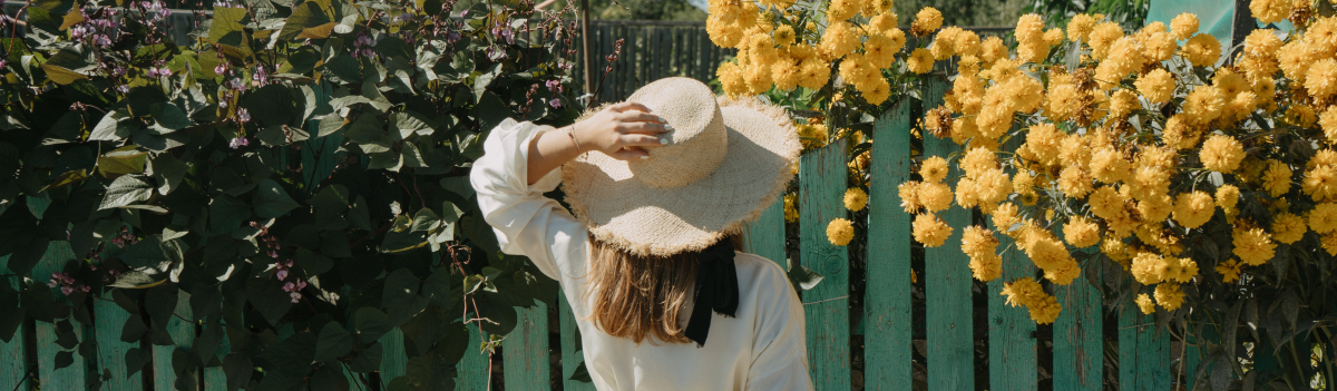 countryside-france-flowers-nature-girls