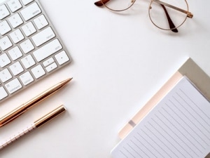 keyboard-glasses-notebook-and-pencils