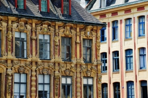 Façade d'un bâtiment ancien à Lille.