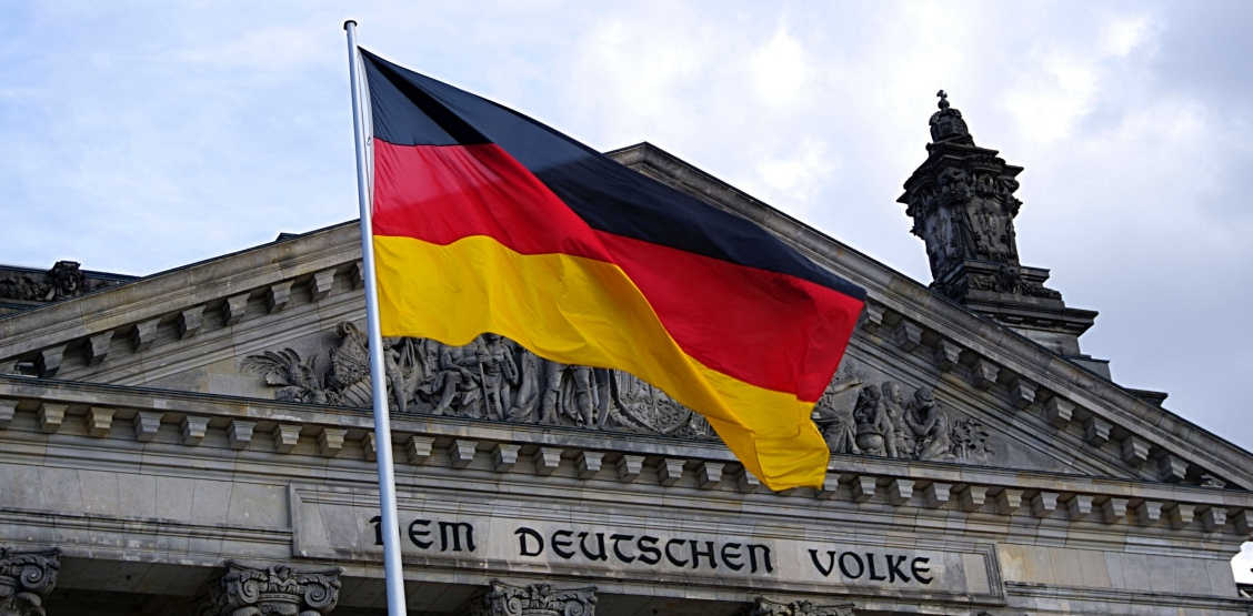Bâtiment avec drapeau allemand