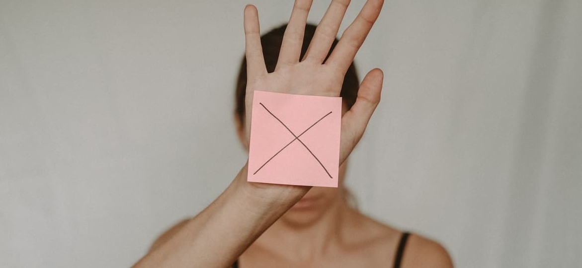 woman holding a post it