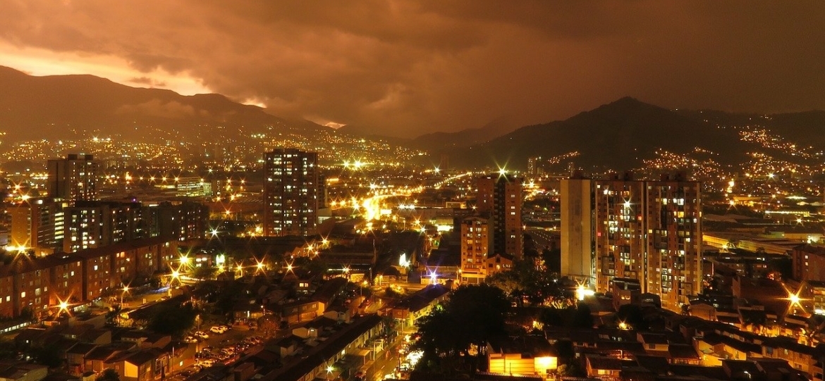 ¿En qué centro de examen puedo tomar el TOEFL en Medellín?