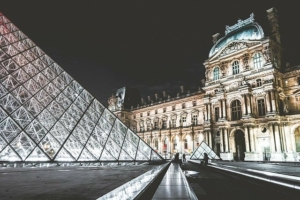 louvre-Museu à noite 