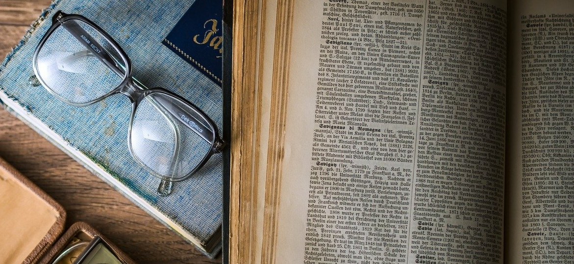 glasses-book-old-clock