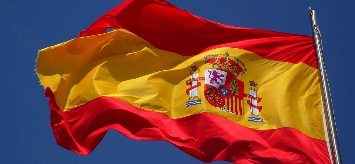 spanish-flag-waving