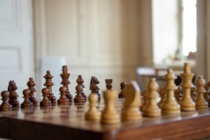 chess-game-made-with-wood