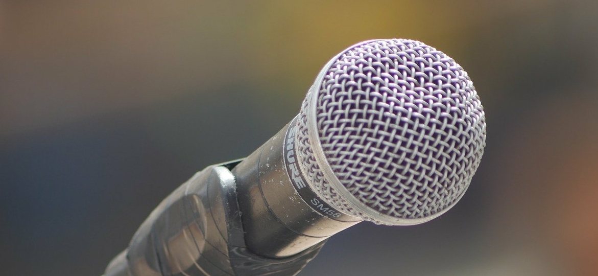 public-speaking-microphone
