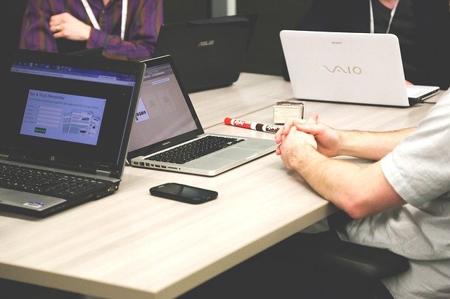 computers-on-table