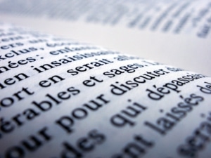Lire est un excellent moyen pour apprendre le français