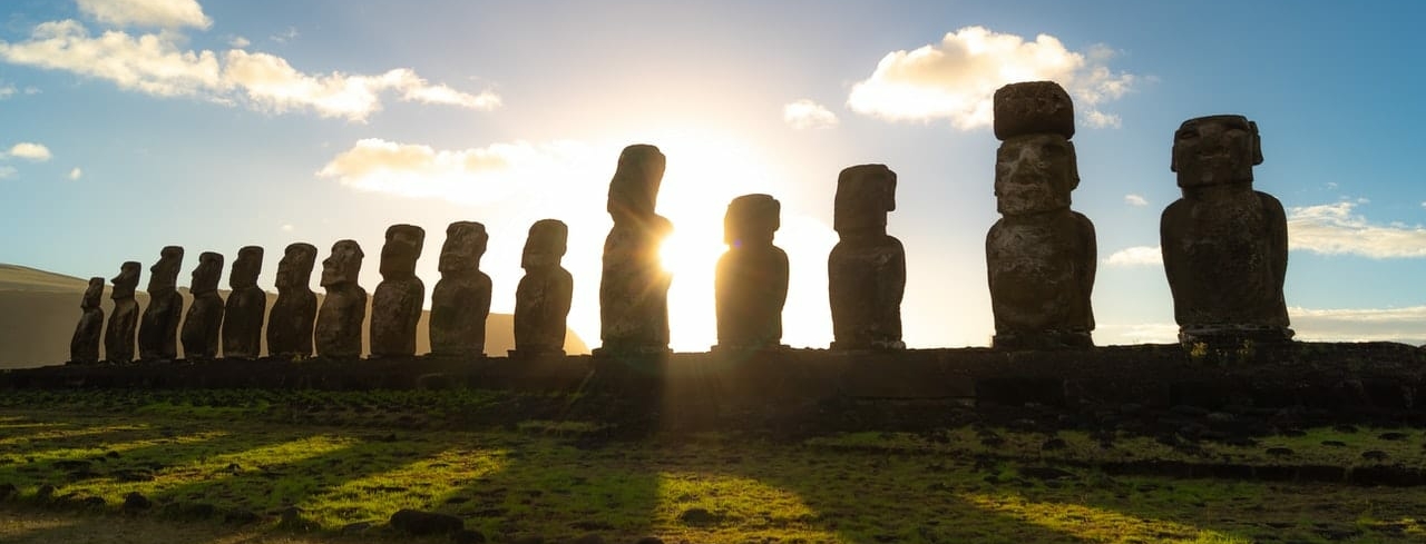 the statues on easter island
