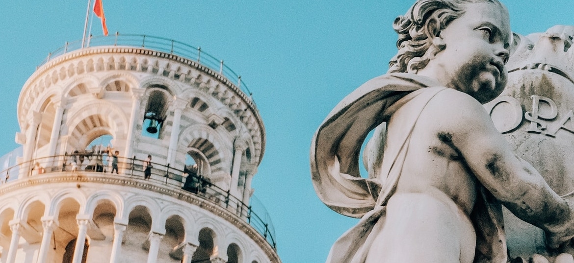 statue-of-an-angel-and-the-pisa-tower