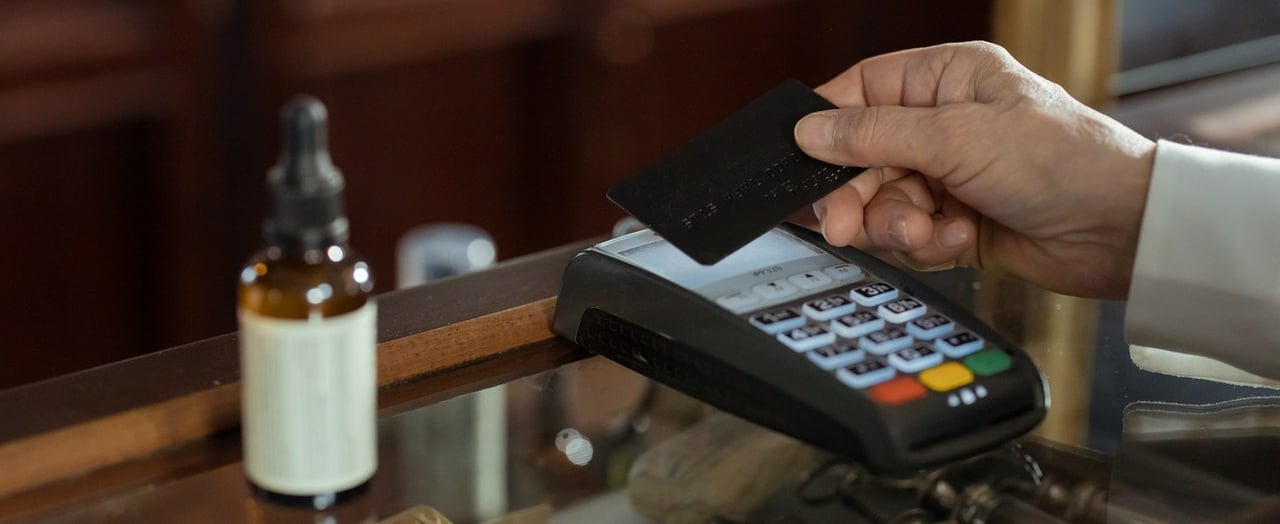 person making a contactless payment by card