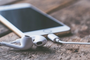Ecouter des podcast vous permet d'améliorer vos compétences d'écoute mais également votre vocabulaire et votre grammaire